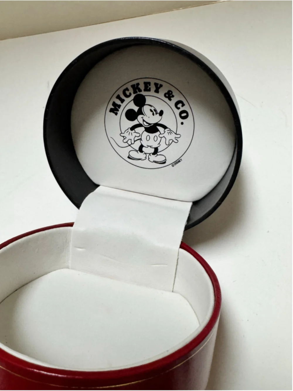 Men's 1995 Seiko Mickey & Co. Disney Watch V700-8A10 with Case, Box & Papers